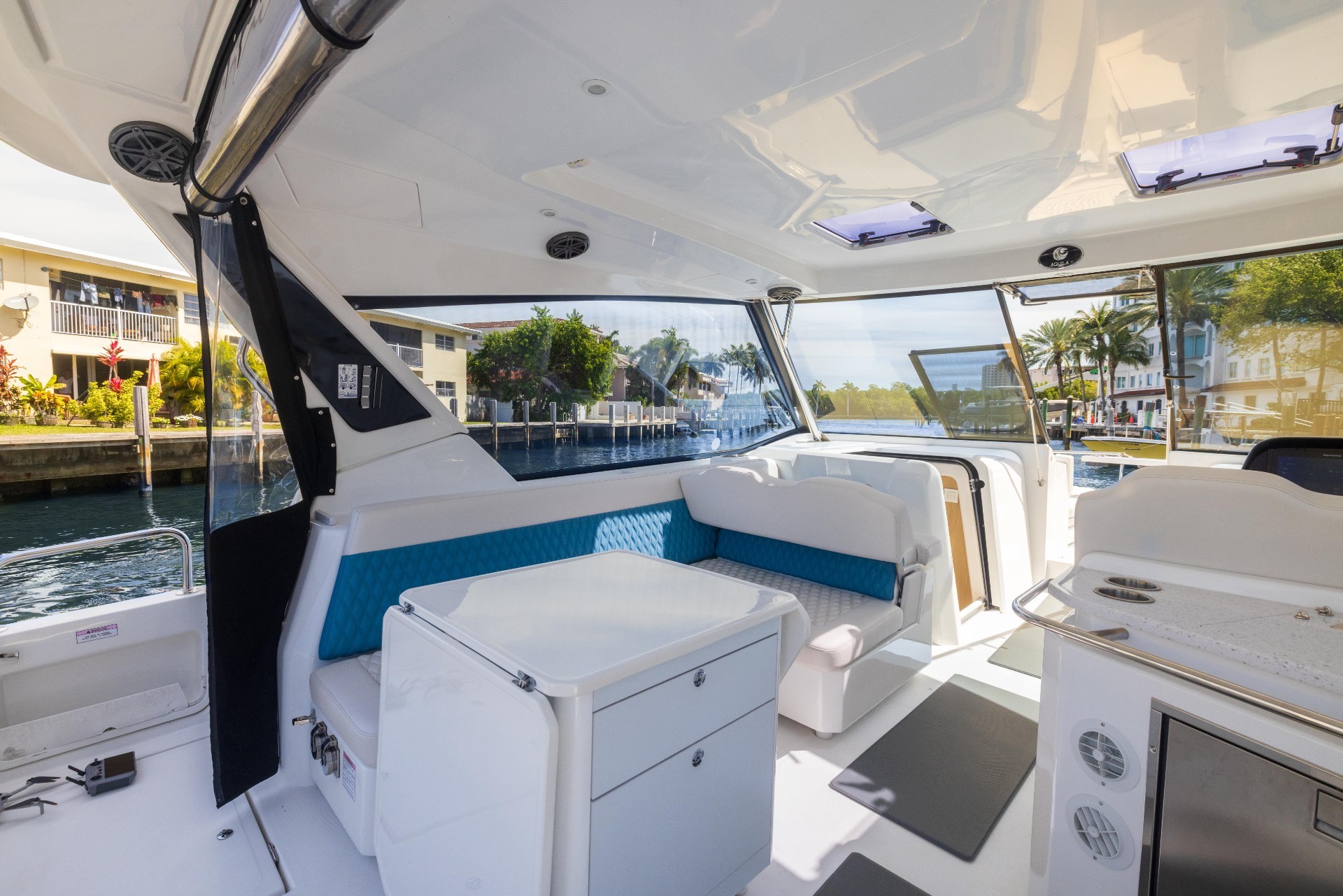 Yacht Photo 19